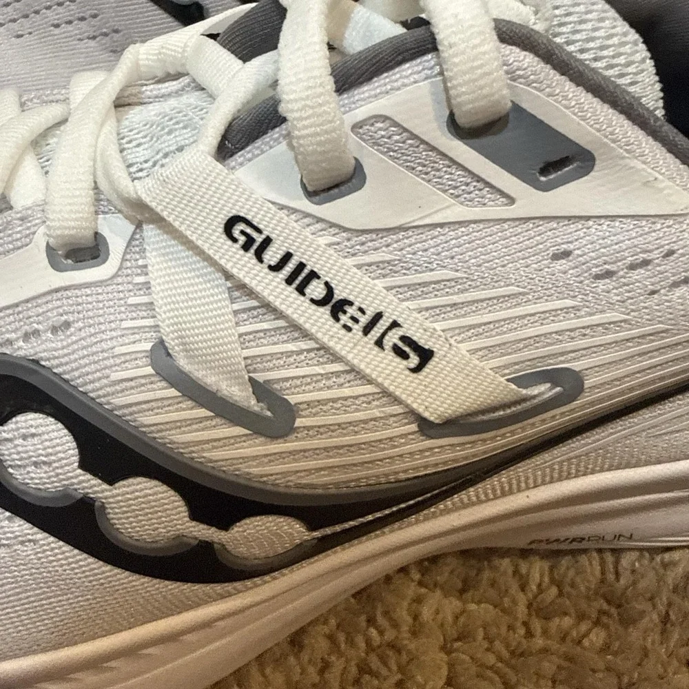 Saucony Guide 16 Mens Road Running Shoes White Black S20810-11 Size 10.5
